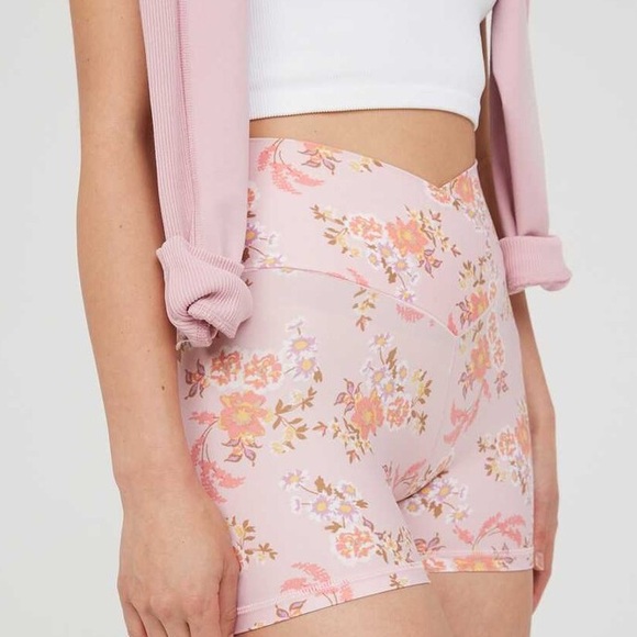 SOLD Aerie Offline Real Me Hi-Rise Pink Floral Shorties - Picture 5 of 8